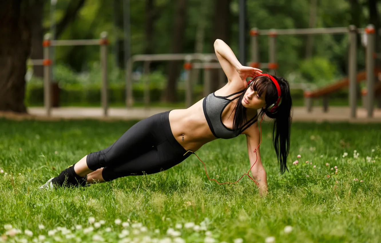 Фото обои music, park, brunette, workout, fitness, abs