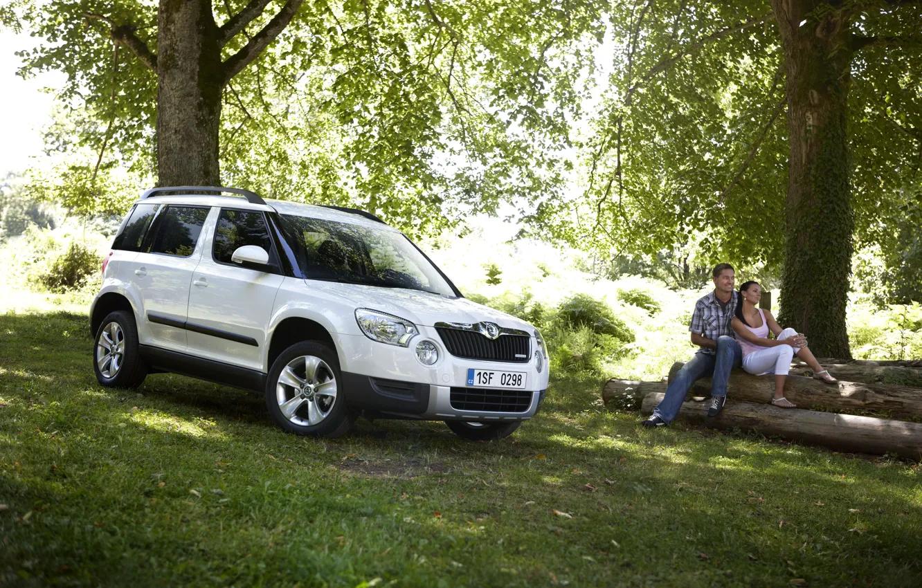 Фото обои лес, лето, Девушка, Skoda, Шкода, Skoda yeti