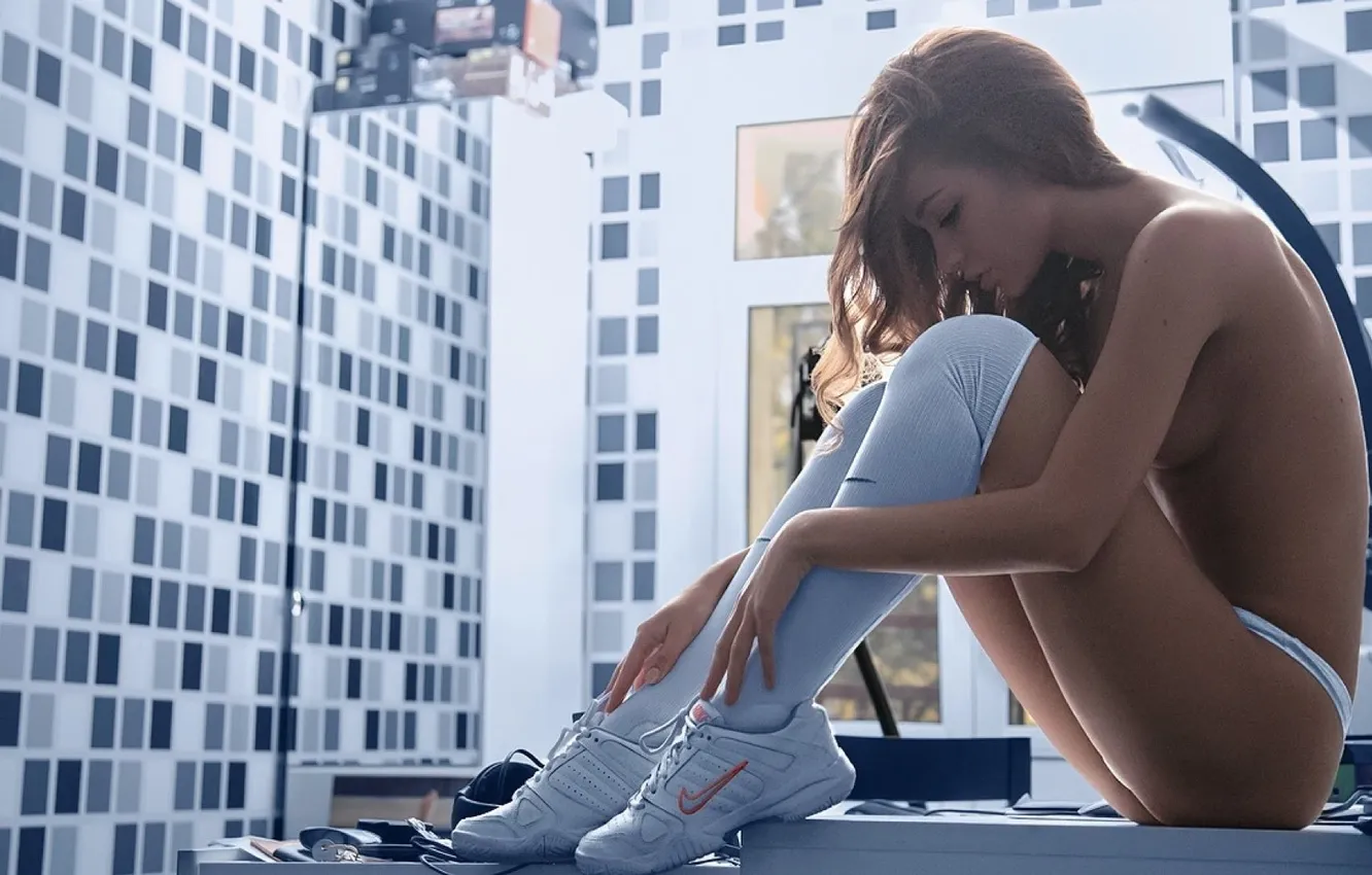 Фото обои girl, beautiful, model, sneakers, knee socks