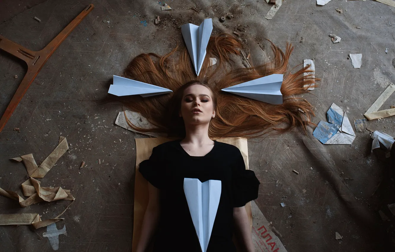 Фото обои девушка, фантазия, мусор, волосы, на полу, локоны, Никита Чунтомов