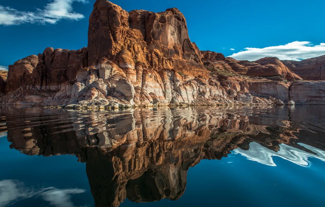 Фото обои небо, облака, отражение, зеркало, штат Юта, озеро Пауэлл, Соединенные Штаты, песчаник холмы