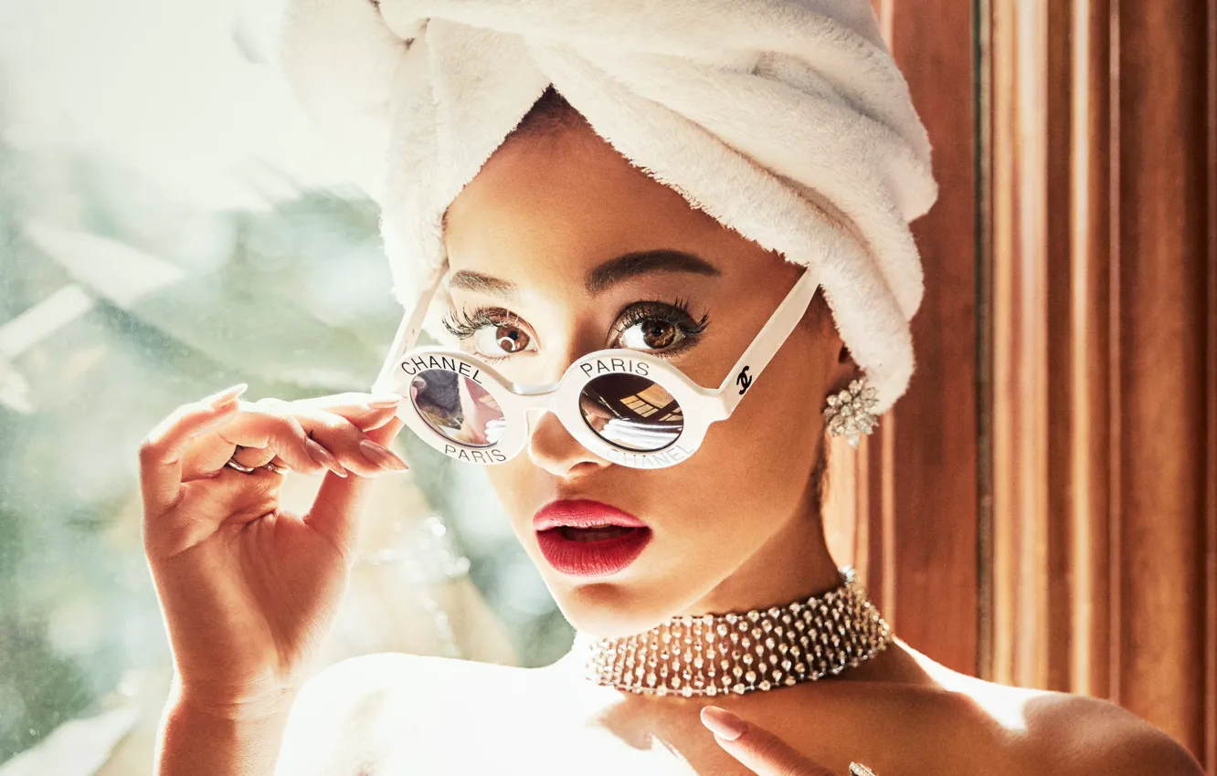 Фото обои полотенце, очки, певица, знаменитость, Ariana Grande