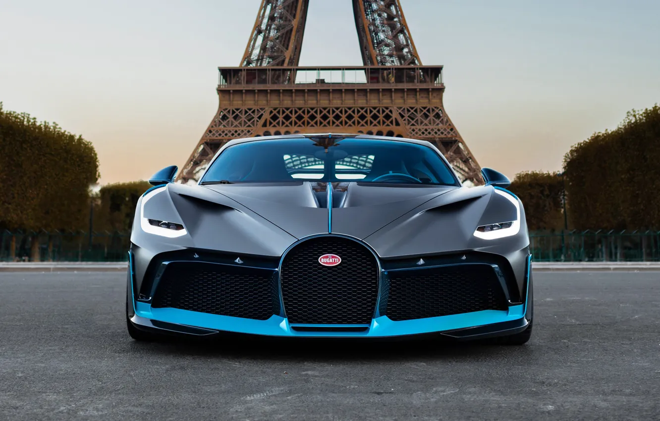 Фото обои Париж, Bugatti, Эйфелева башня, суперкар, вид спереди, 2018, гиперкар, Divo