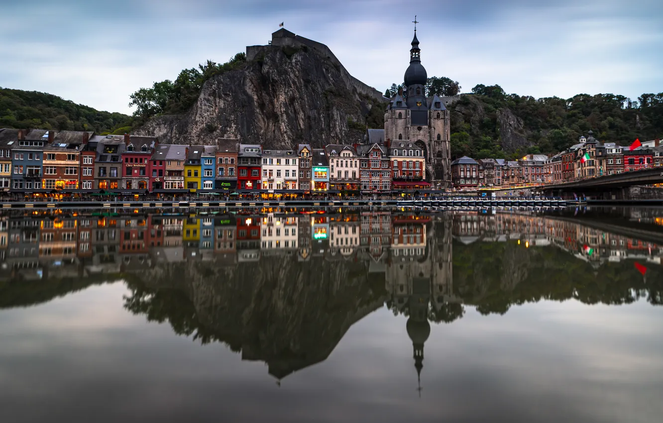 Фото обои отражение, река, здания, гора, дома, церковь, Бельгия, Belgium