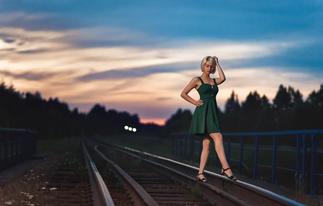 Фото обои рельсы, вечер, блондинка, ножки, Anastasia, платьице, Dmitry Medved