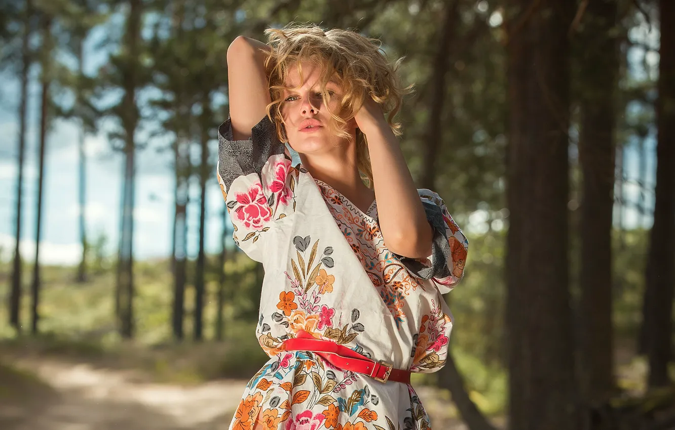 Фото обои girl, forest, Model, long hair, dress, trees, photo, lips