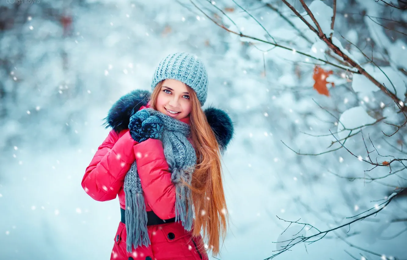 Фото обои зима, лес, взгляд, девушка, снег, ветки, природа, лицо