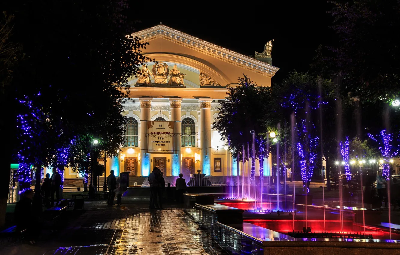 Фото обои ночь, город, люди, фонтан, Россия, Russia, Театральная площадь, Калуга