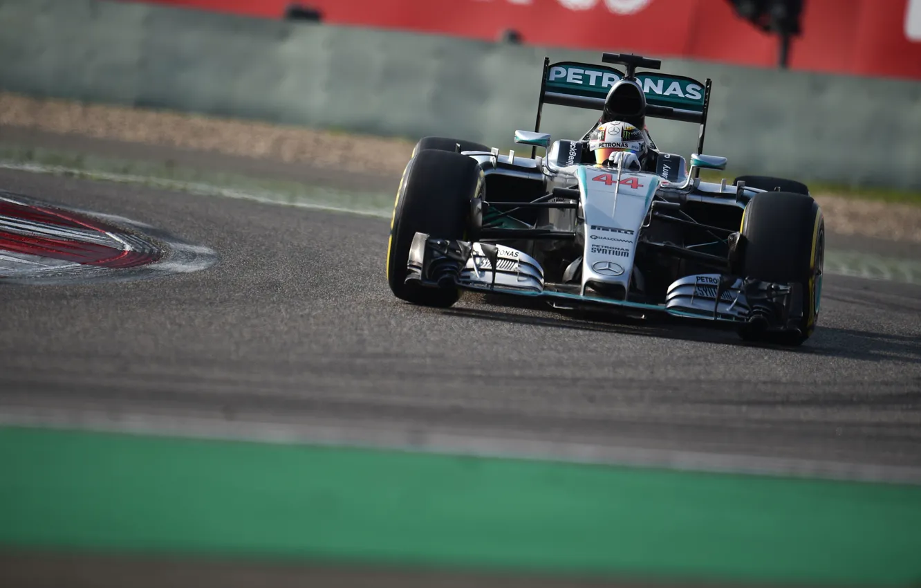 Фото обои Поворот, Mercedes, Formula 1, Hamilton, W06