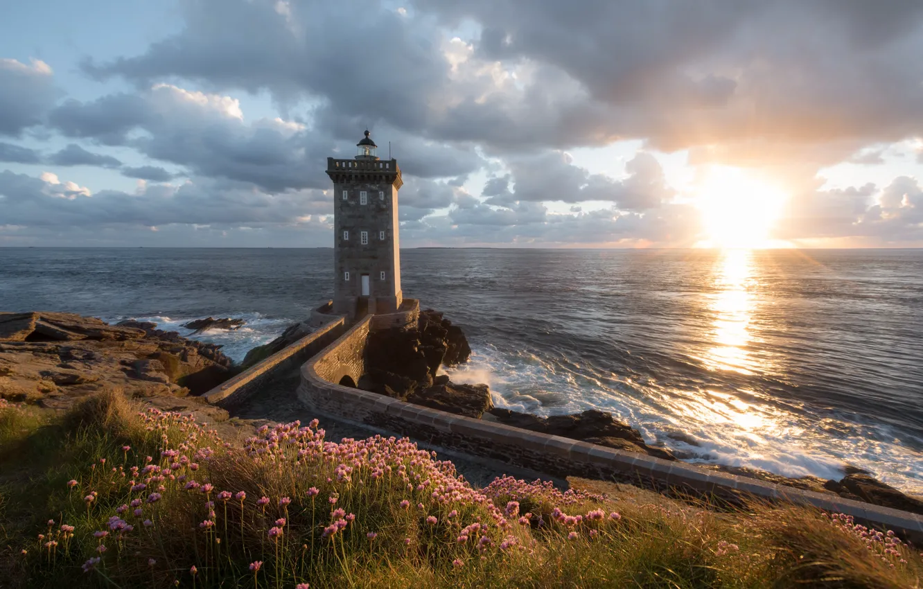 Фото обои закат, цветы, океан, побережье, Франция, маяк, France, Атлантический океан