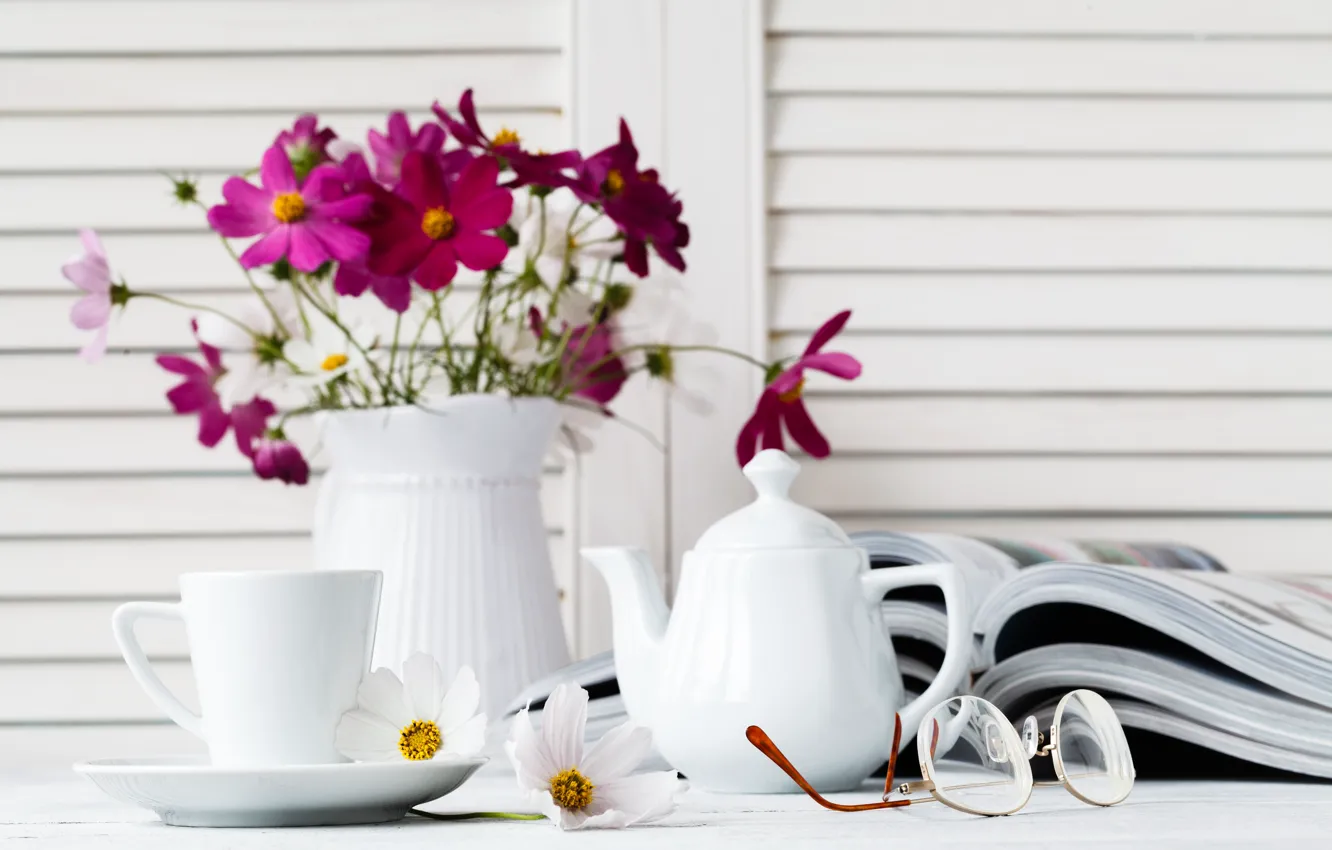Фото обои цветы, чай, очки, чашка, ваза, журналы, Andrey Cherkasov