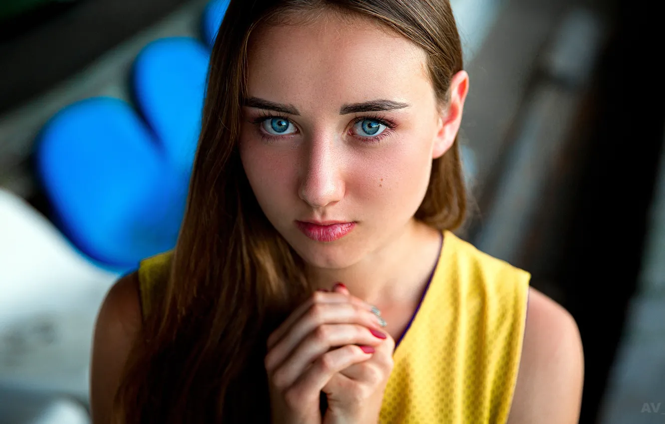 Фото обои girl, long hair, photo, photographer, blue eyes, model, lips, face