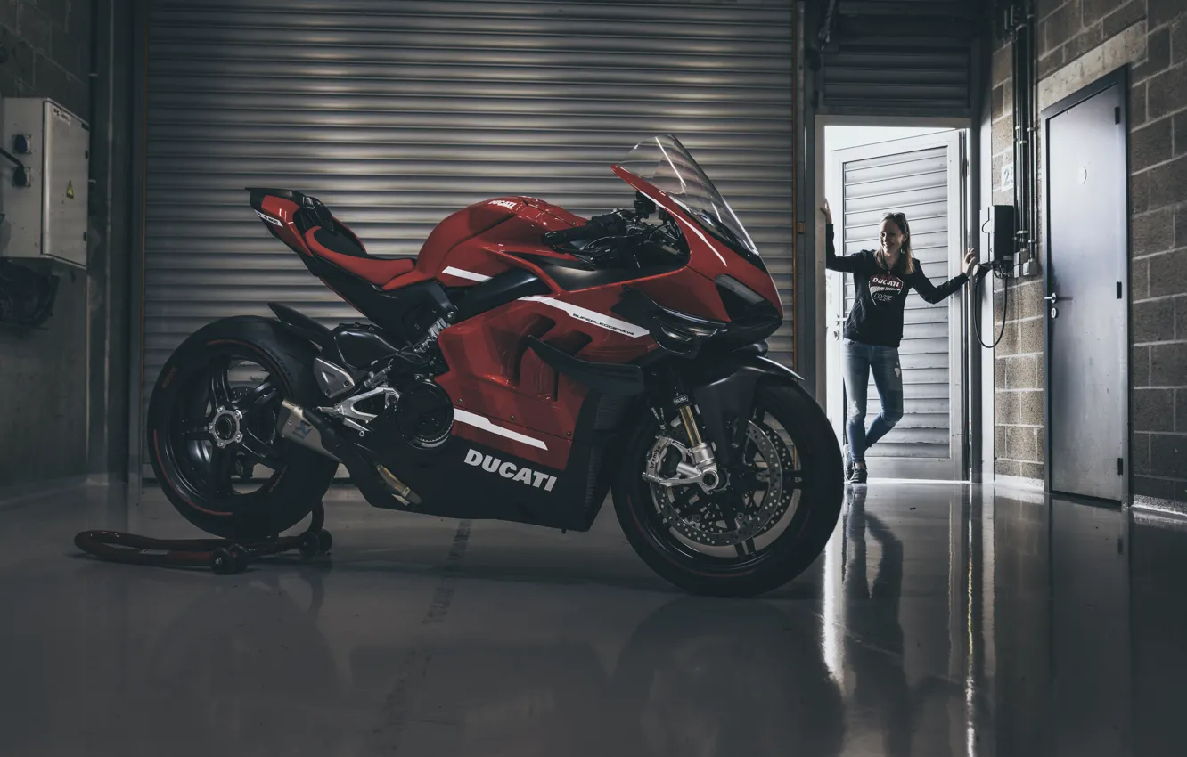 Фото обои Red, Ducati, Garage, Superleggera V4