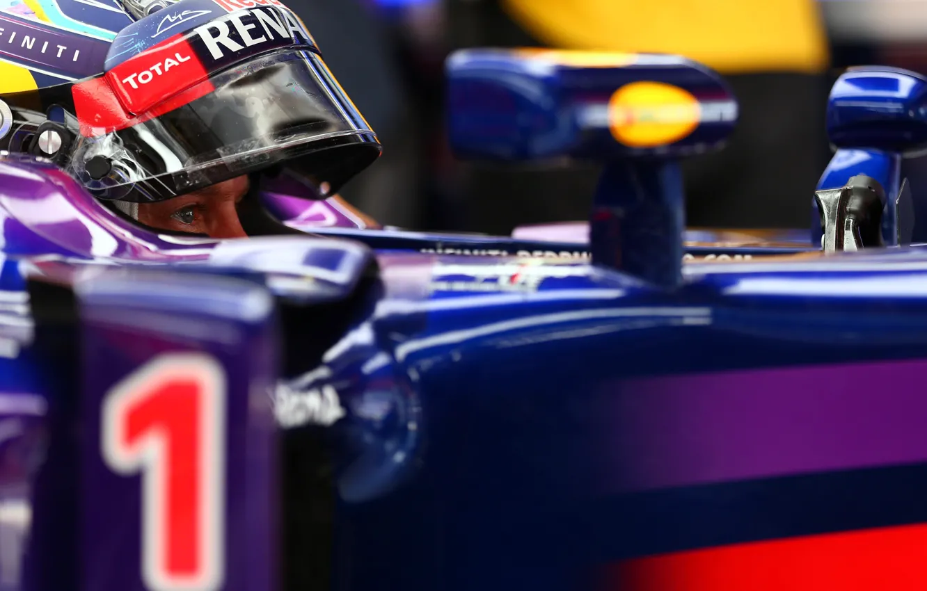 Фото обои Взгляд, Renault, Гонщик, Formula 1, Red Bull, Vettel, Hybrid, Болид