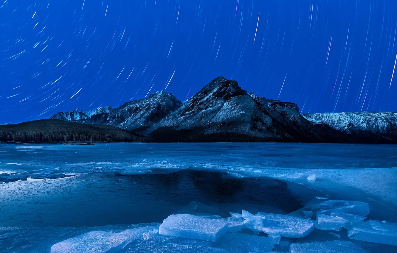 Фото обои Канада, Альберта, Alberta, Canada, 2024, 2024 г., Glacier Lake Minnewanka, Ледниковое озеро Минневанка