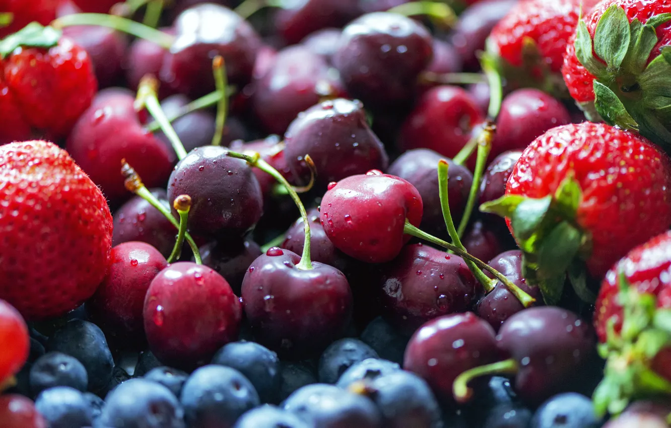 Фото обои капли, вишня, ягоды, еда, урожай, черника, клубника, красные