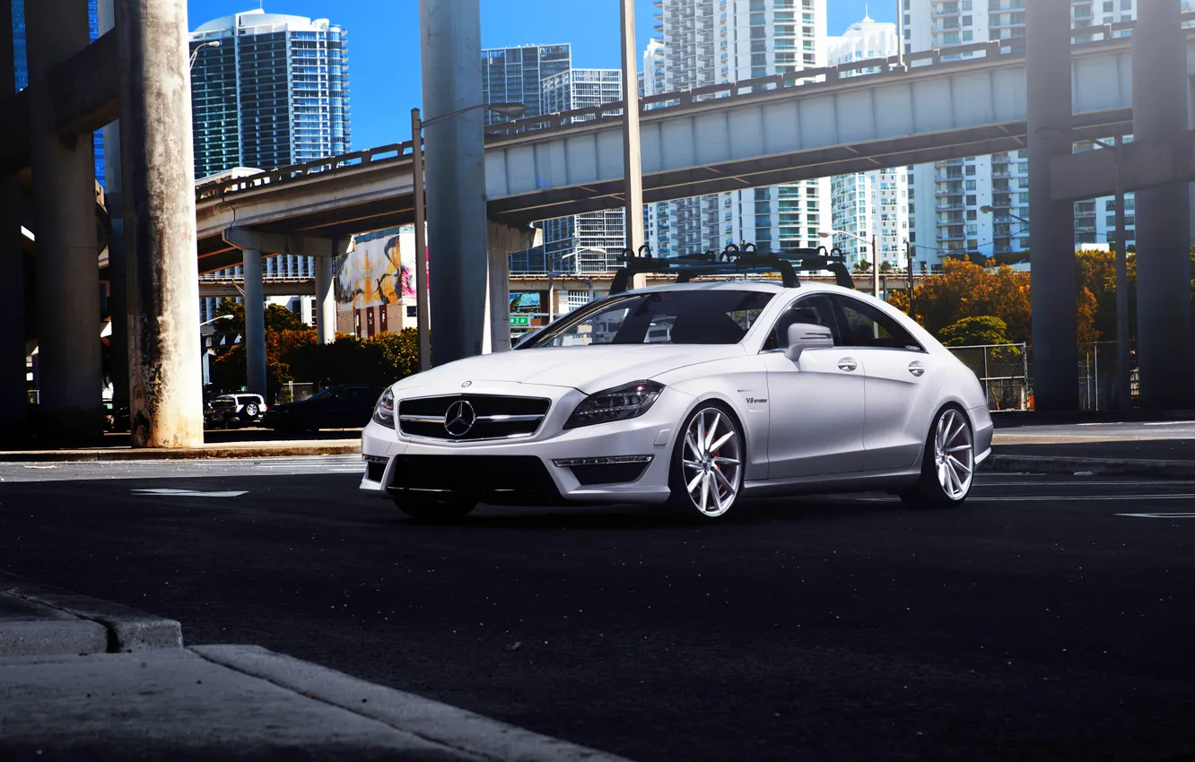 Фото обои белый, Mercedes-Benz, white, мерседес, AMG, tuning, CLS63, vossen wheels