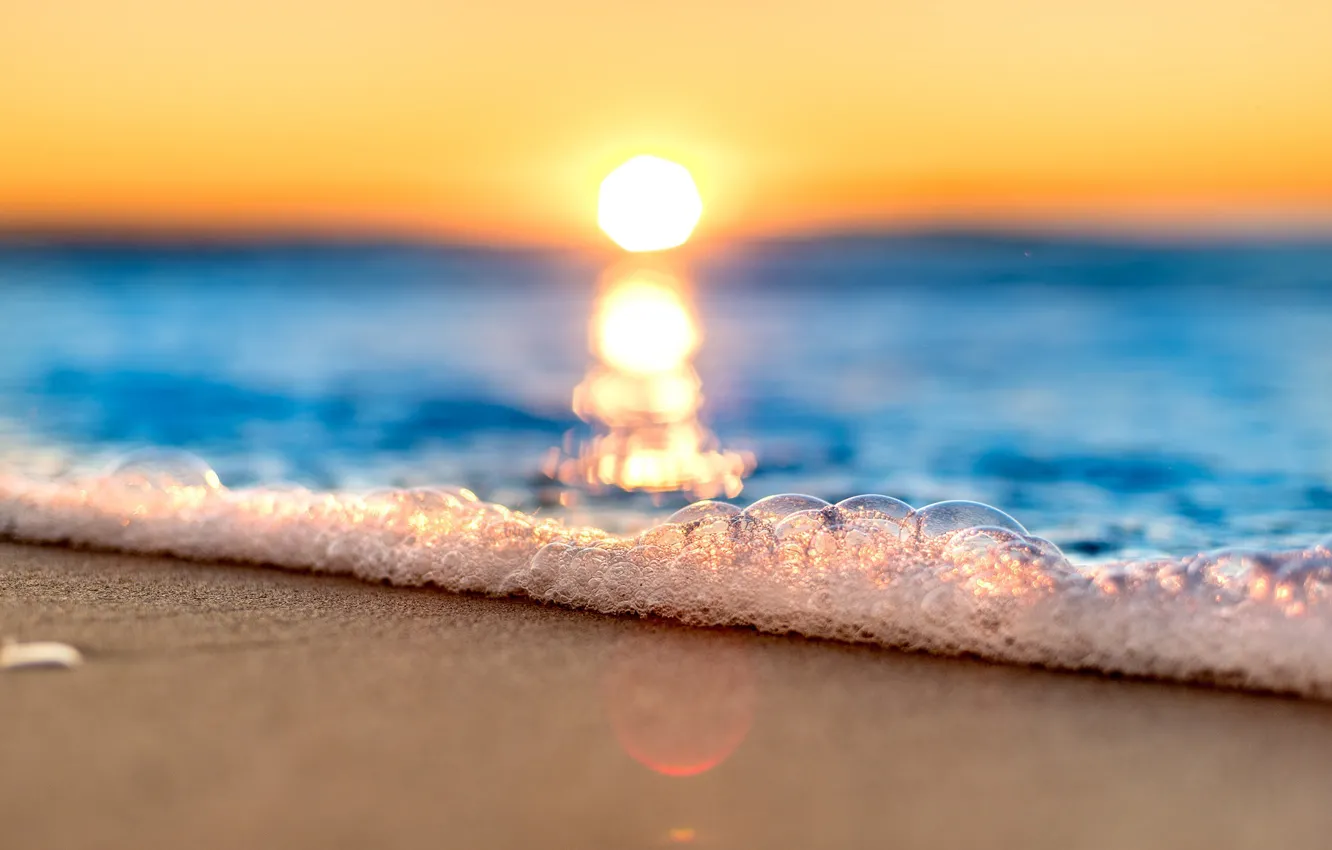 Фото обои море, пена, солнце, берег, волна