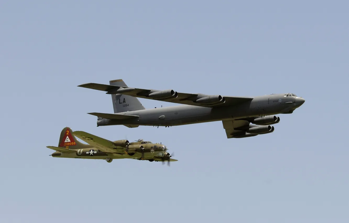 Фото обои Boeing, бомбардировщик, стратегический, B-17, четырёхмоторный, тяжёлый, Flying Fortress, B-52