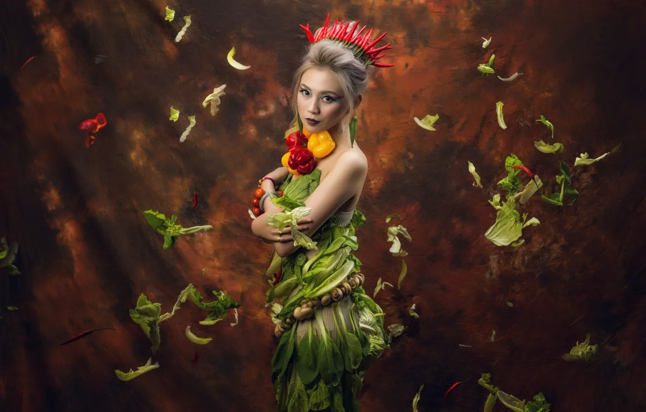 Фото обои взгляд, листья, девушка, стиль, фон, грибы, корона, макияж