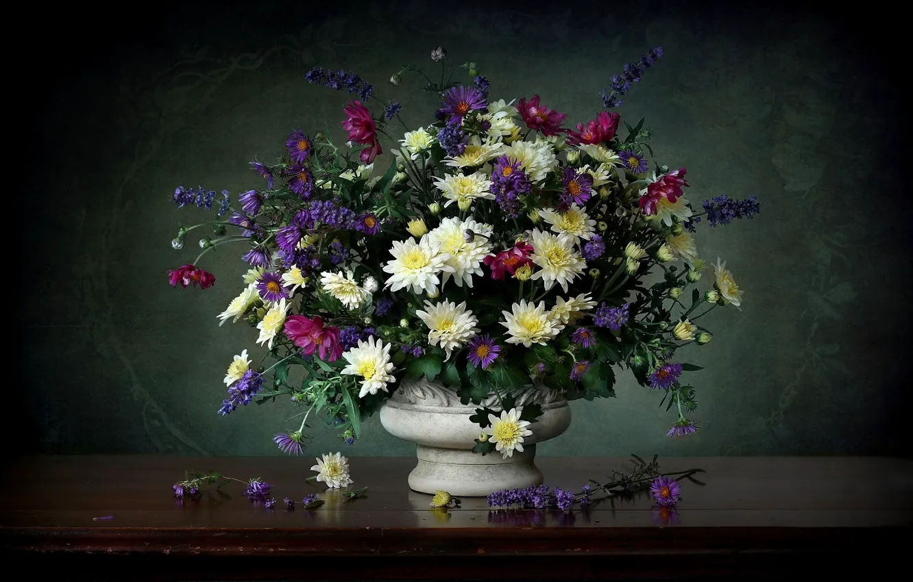 Фото обои фон, букет, ваза, хризантемы, лаванда