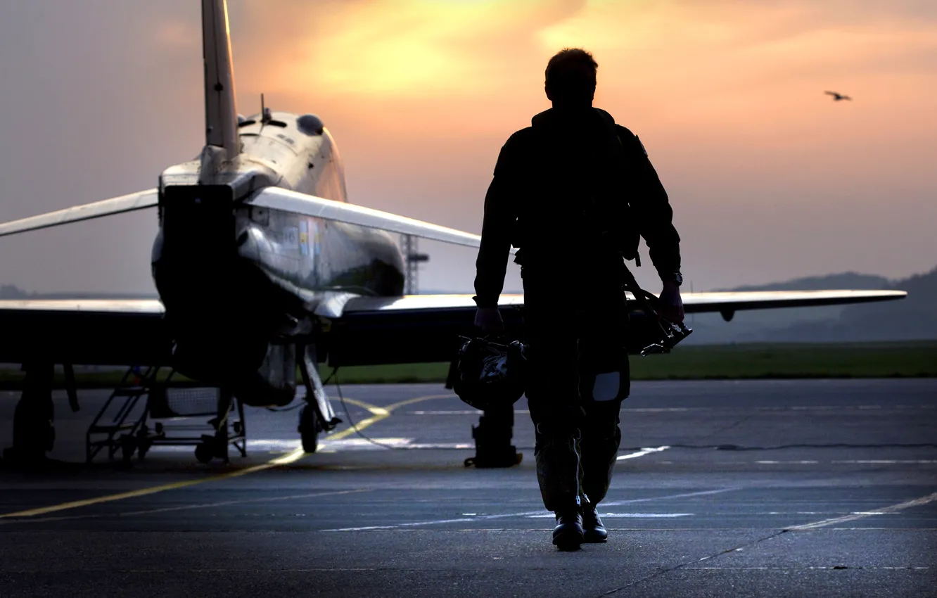 Фото обои RAF, pilot, silhouette, walking, Hawk Aircraft