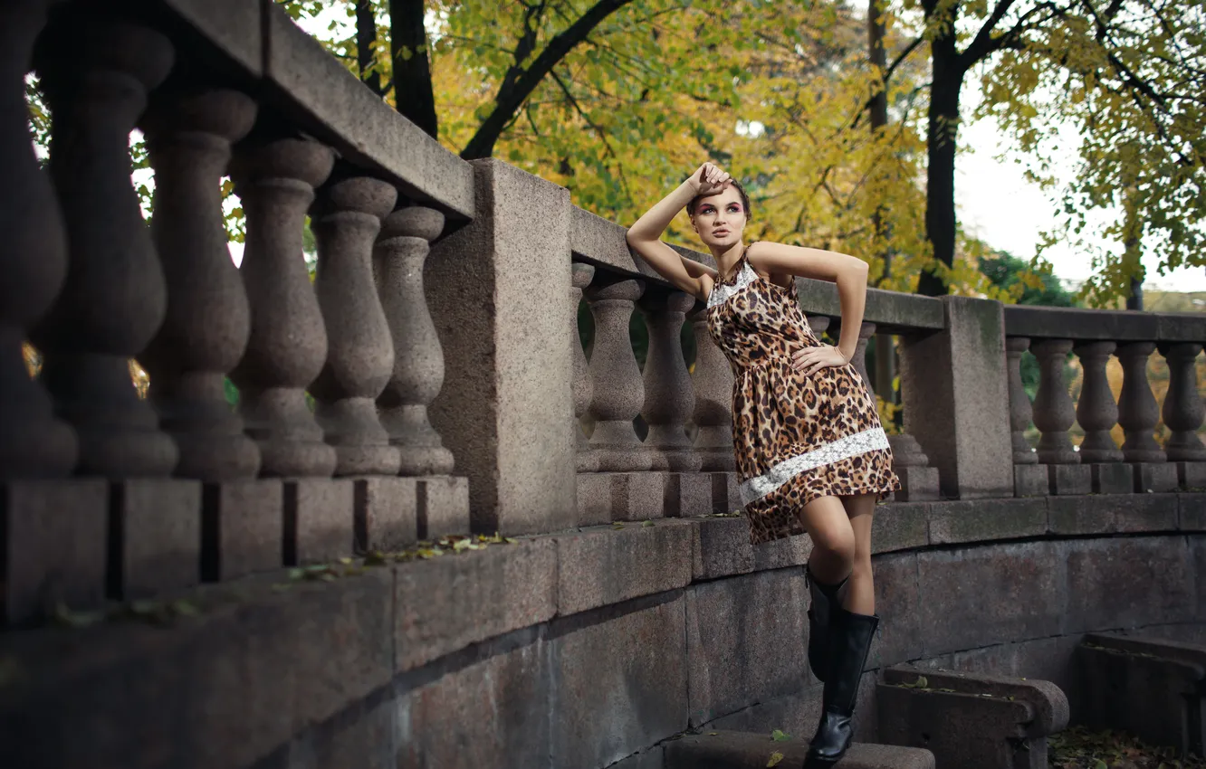 Фото обои girl, dress, legs, young, beautiful, model, cute, high heels
