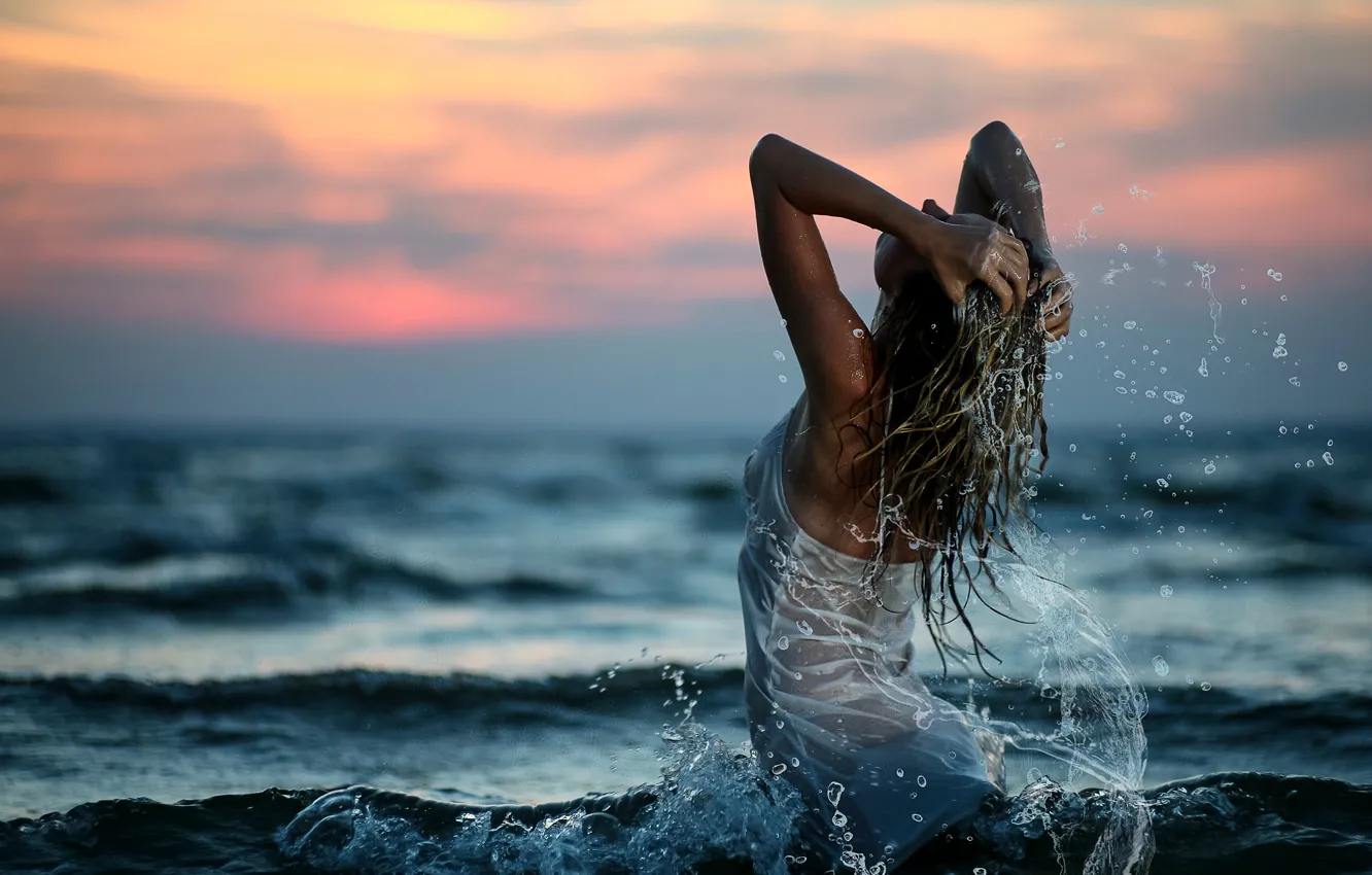 Фото обои девушка, закат, брызги, Море