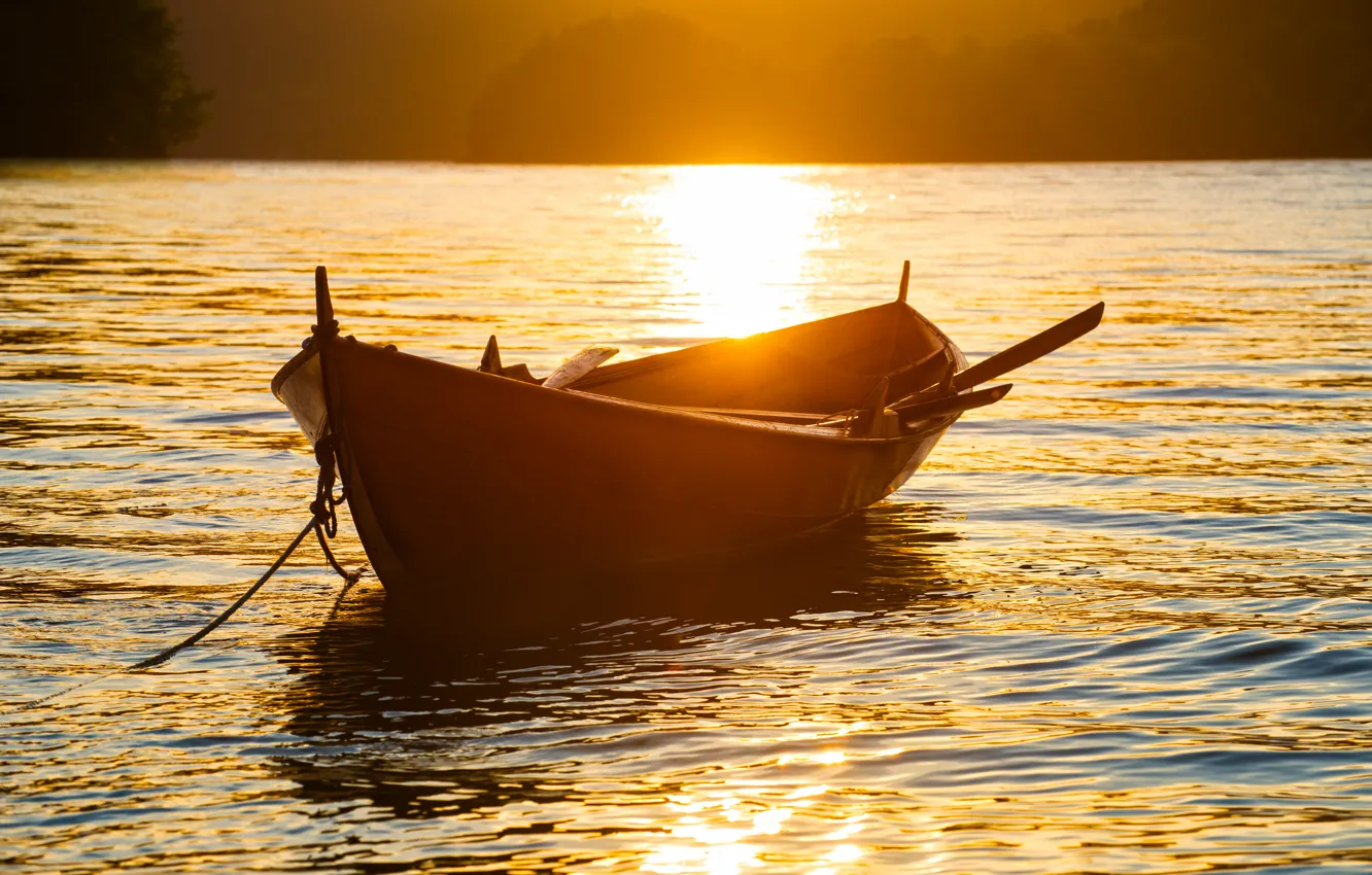 Фото обои вода, солнце, закат, природа, блики, лодка