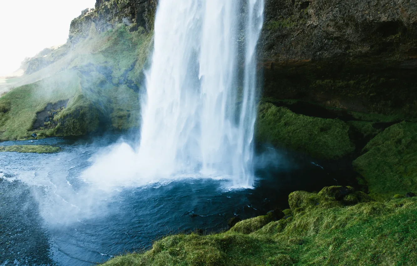 Фото обои зелень, озеро, скалы, водопад, водоем