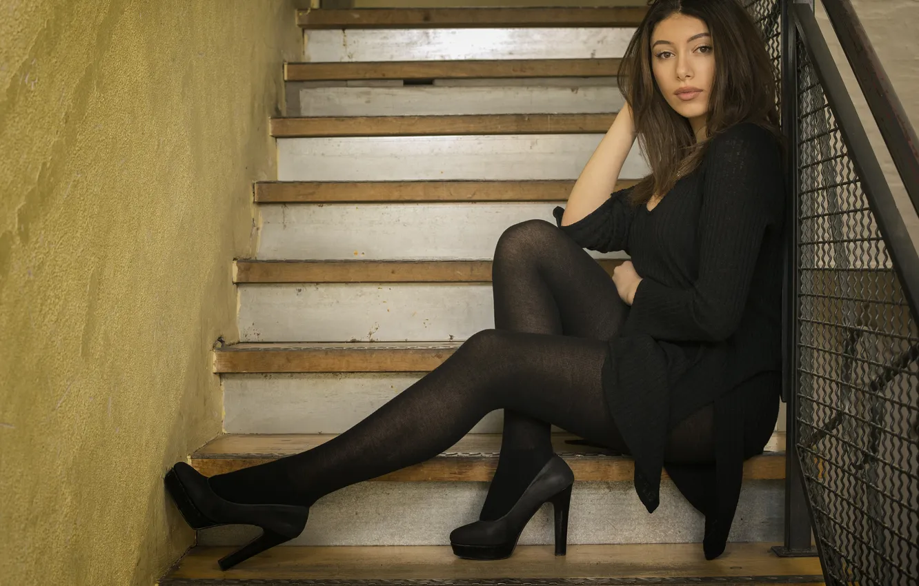 Фото обои girl, dress, woman, young, beautiful, brunette, high heels, tights