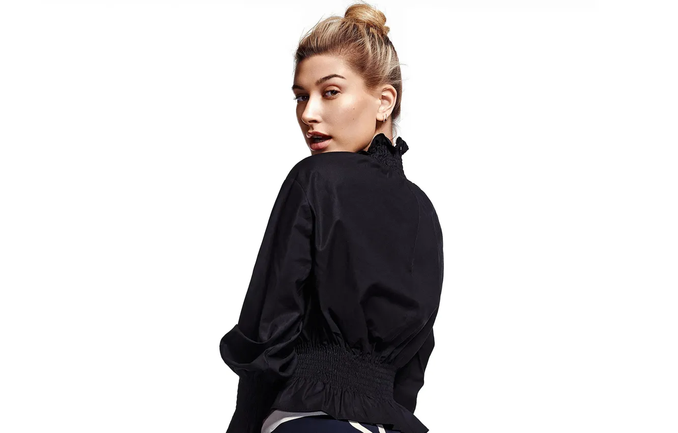 Фото обои взгляд, девушка, спина, пиджак, Hailey Baldwin