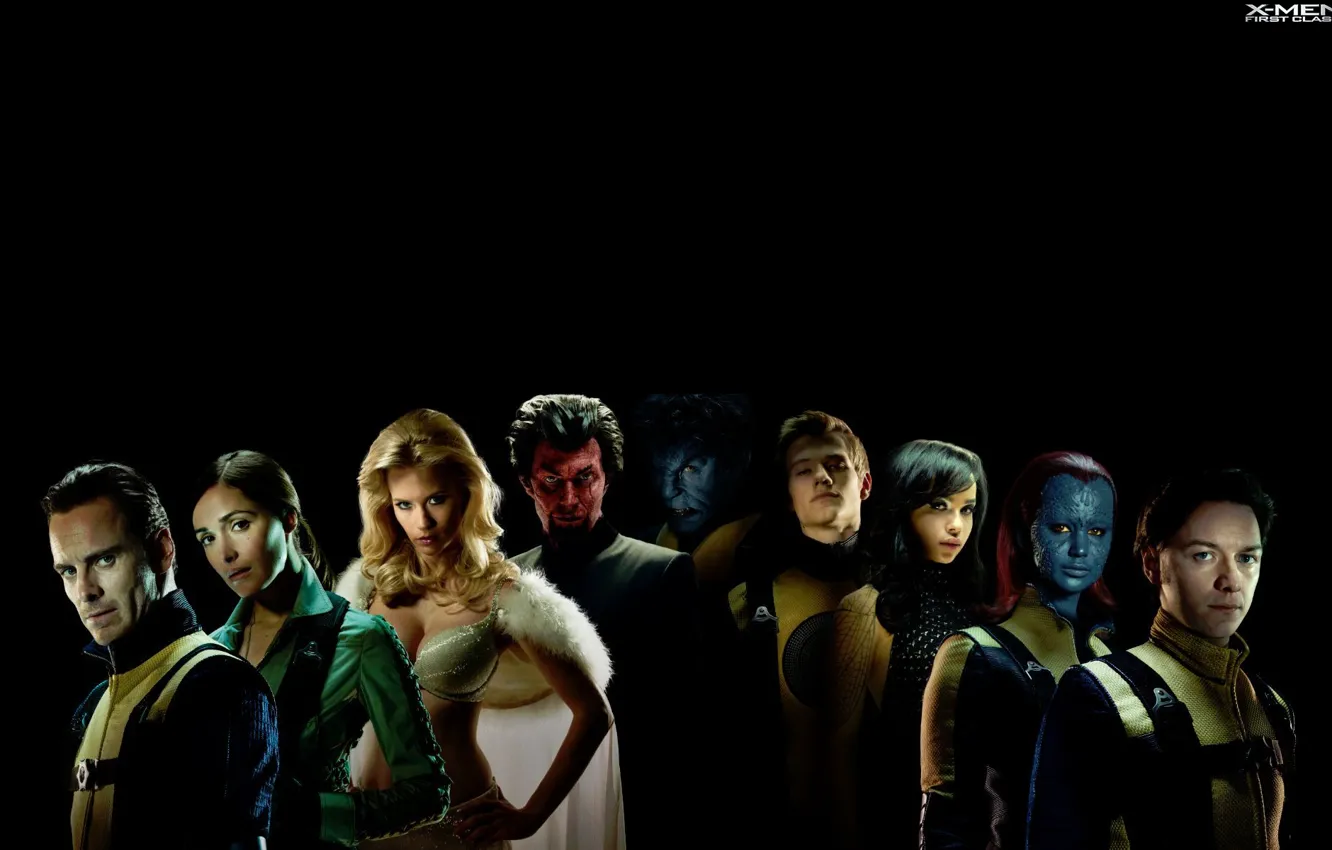 Фото обои черный фон, Mystique, James McAvoy, супергерои, Emma Frost, January Jones, Magneto, Michael Fassbender