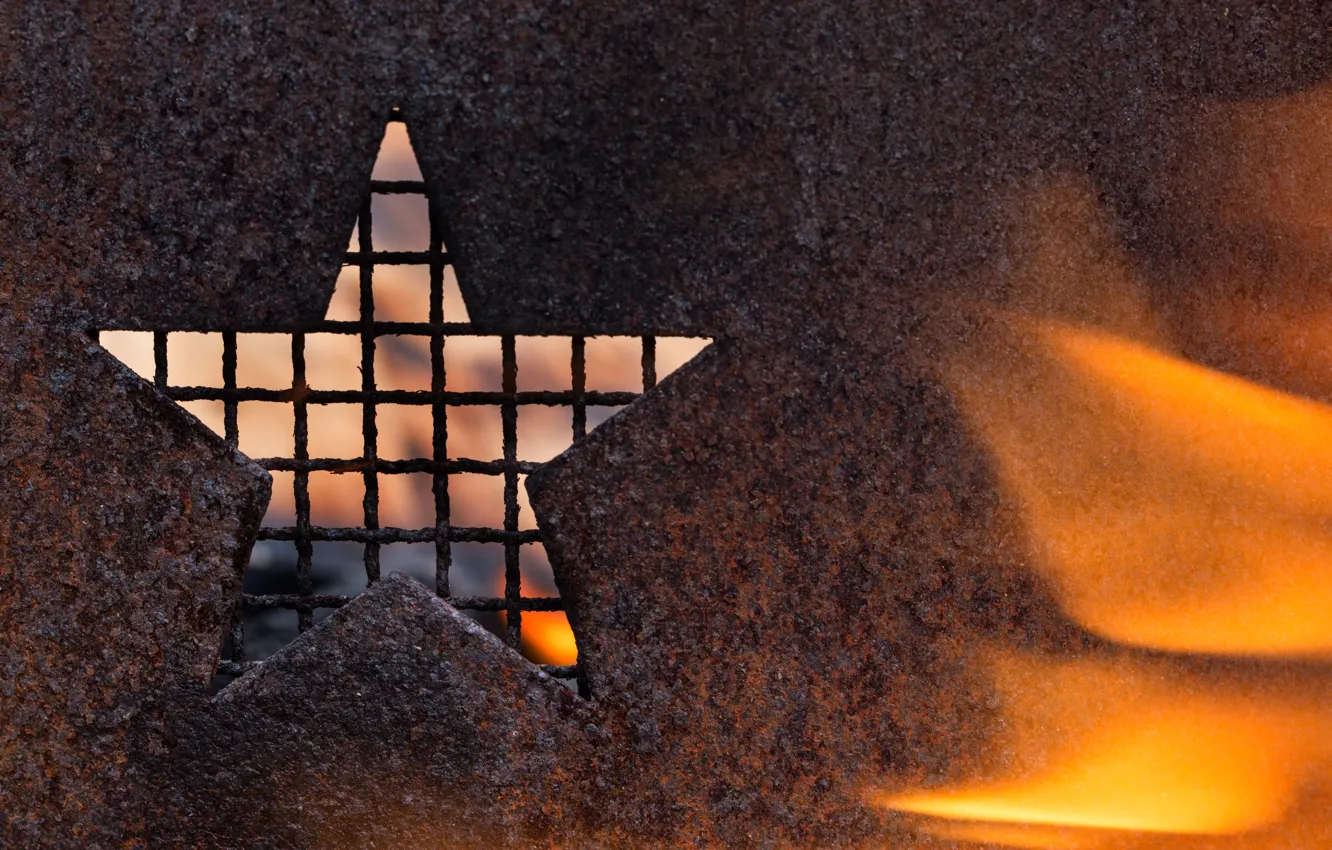 Фото обои макро, металл, огонь, звезда, ржавчина, решётка