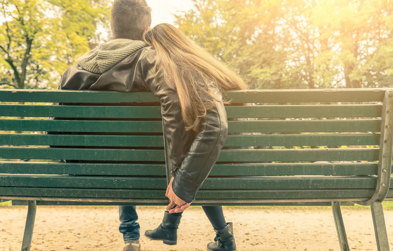 Фото обои девушка, скамейка, парк, парень, свидание, Романтика