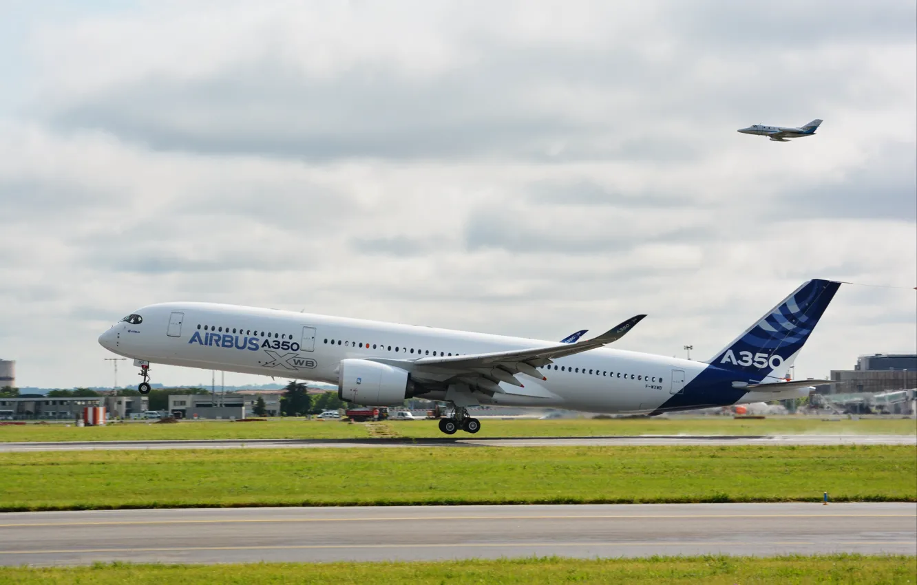 Фото обои полет, аэропорт, первый, самолета, 14 июня 2013года, фото обоя, Тулуза, Airbus A350 XWB MSN1 F-WXWB