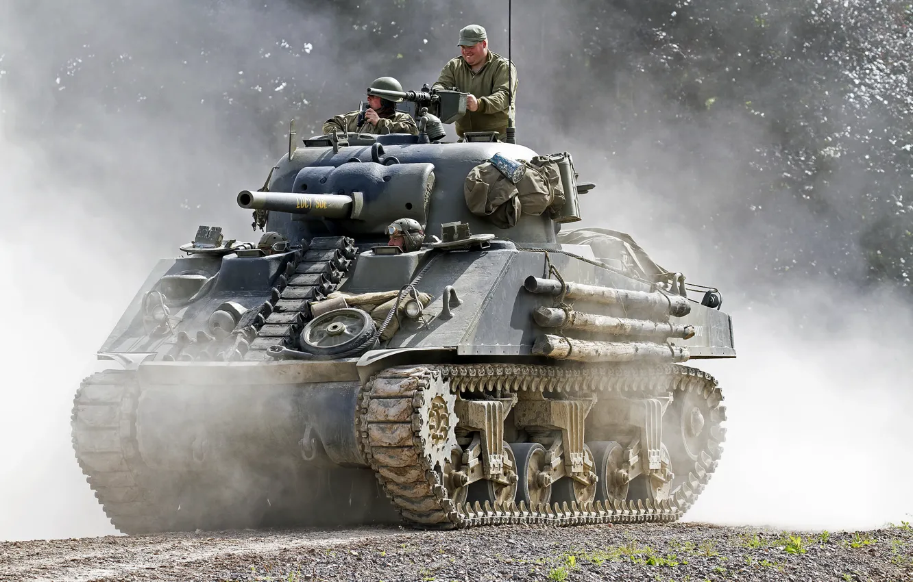 Фото обои пыль, танк, средний, M4 Sherman, «Шерман»