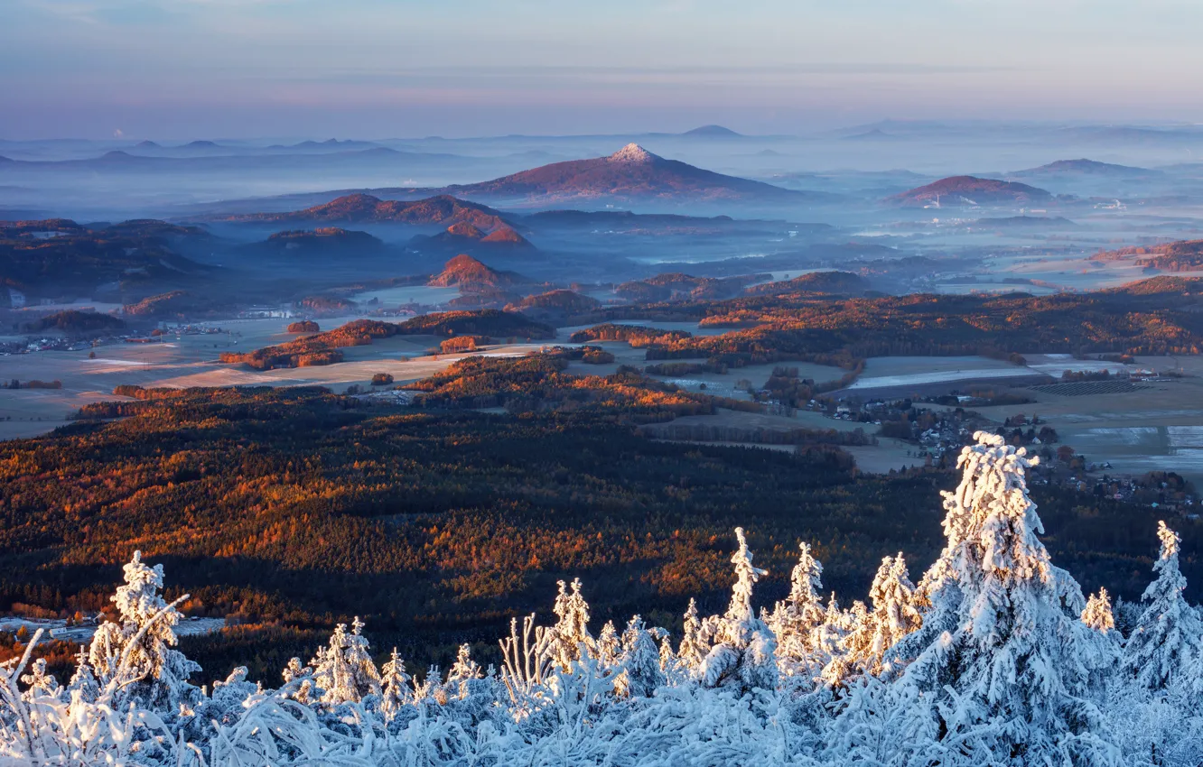 Фото обои зима, осень, свет, снег, деревья, горы, туман, холмы