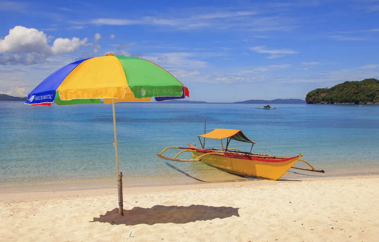 Фото обои песок, пляж, лодка, зонт, тропический