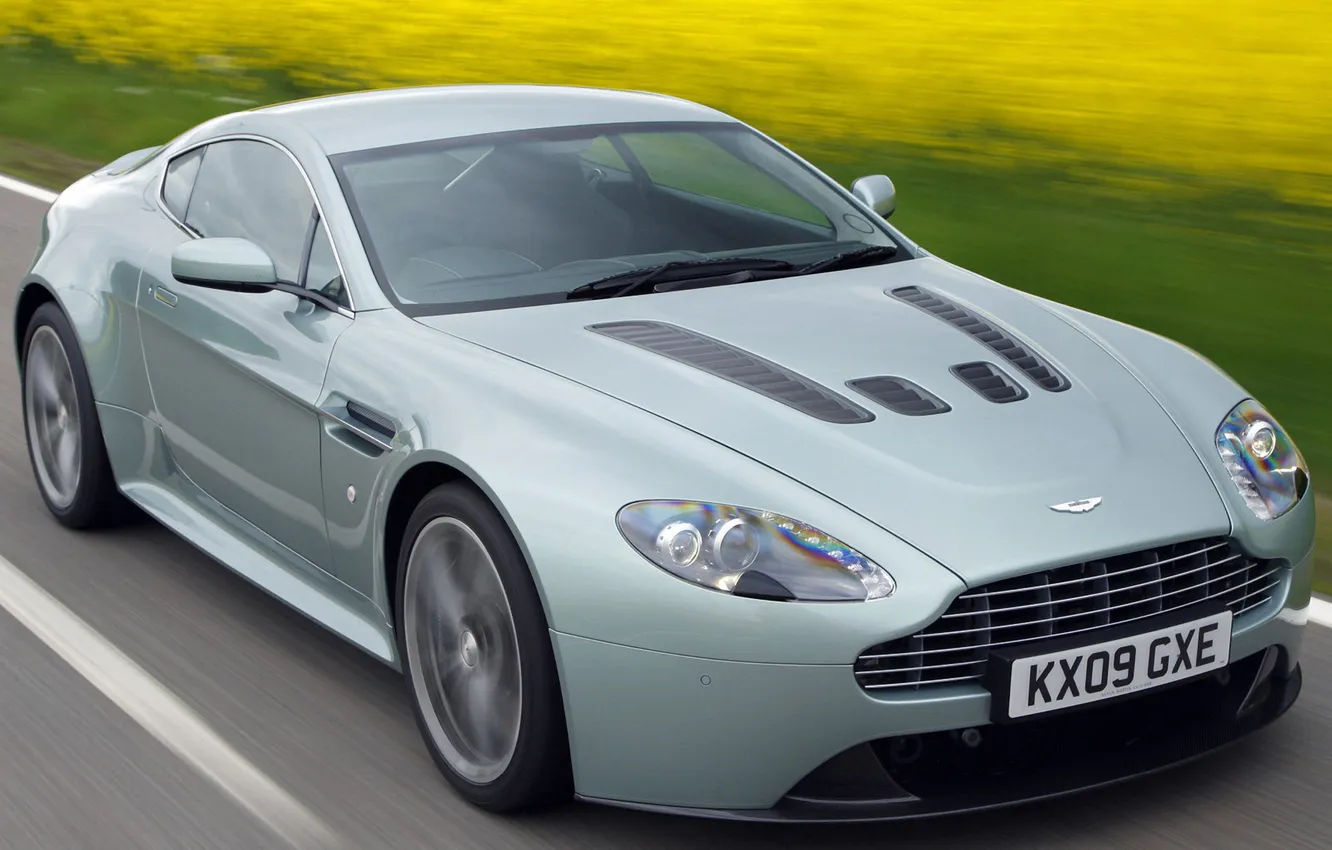 Фото обои машина, Aston Martin, скорость, Vantage, V12, speed