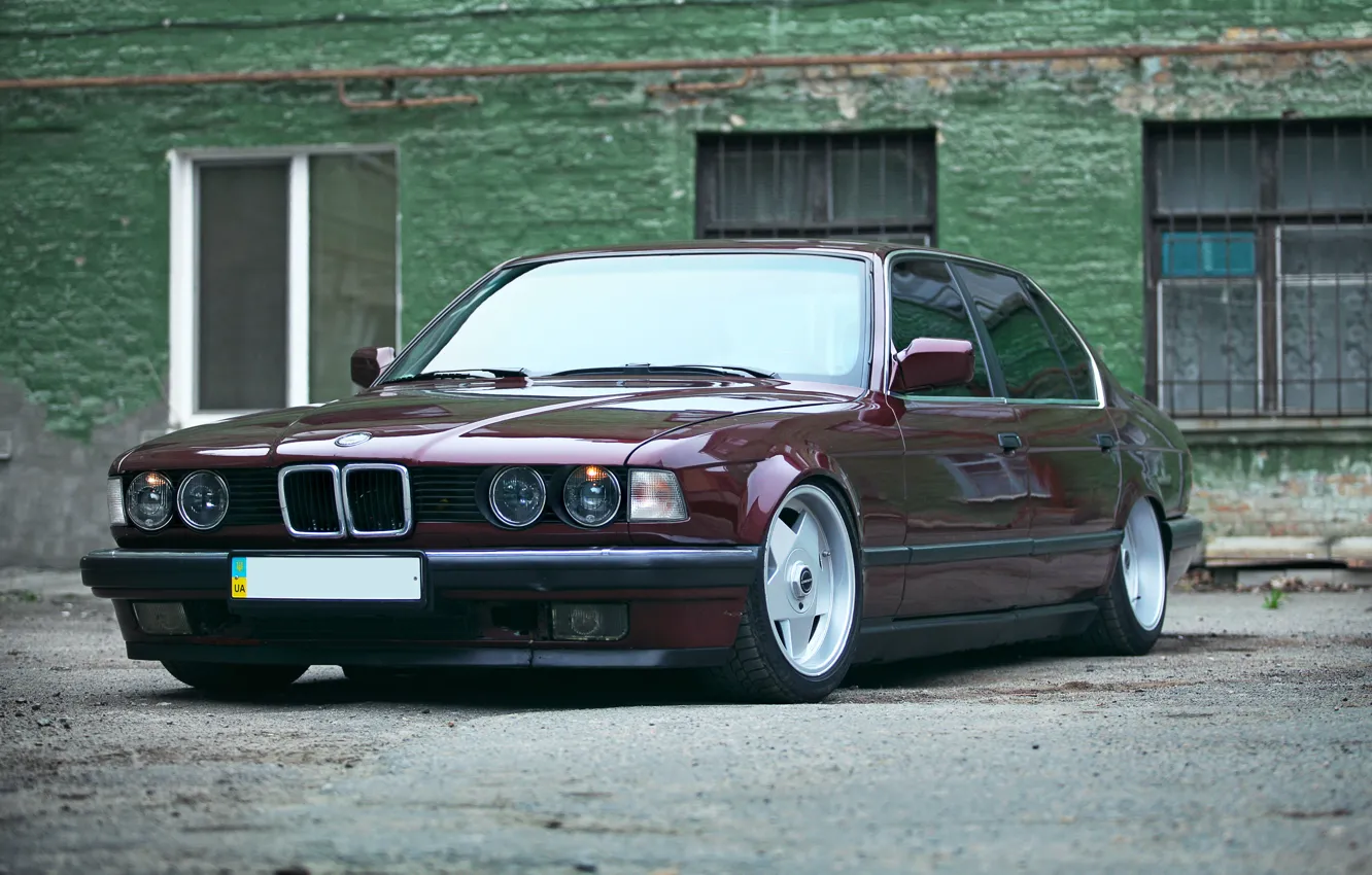 Фото обои BMW, темно-красная, E32
