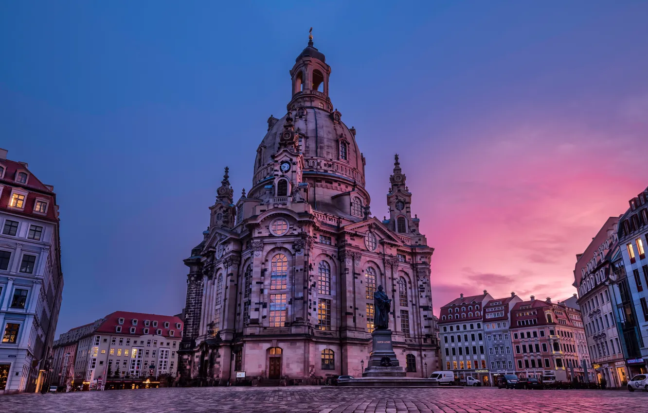 Фото обои закат, здания, вечер, Германия, Дрезден, площадь, памятник, церковь