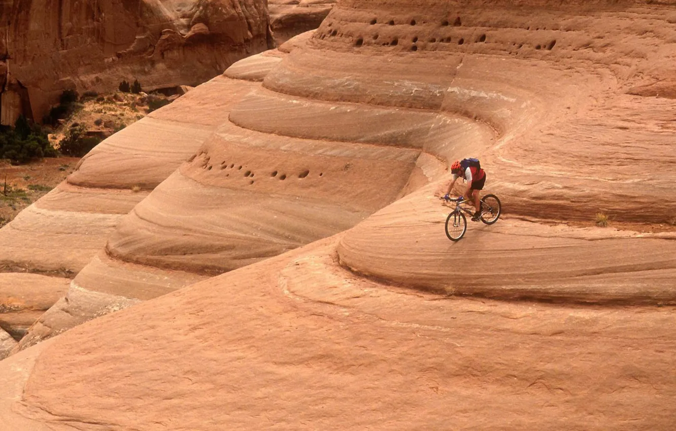Фото обои спуск, гора, спортсмен, велосипедист, экстрим, адреналин, mountain bike