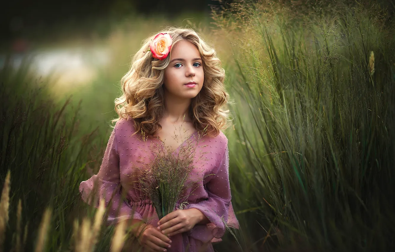 Фото обои трава, природа, платье, девочка, локоны, букетик, русая, Ирина Ганич