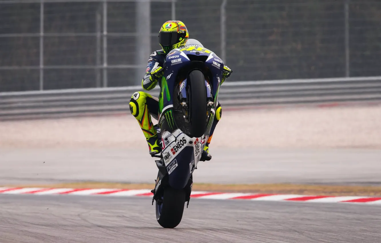 Фото обои Шлем, Yamaha, MotoGP, Valentino Rossi, Ямаха, Дыбы
