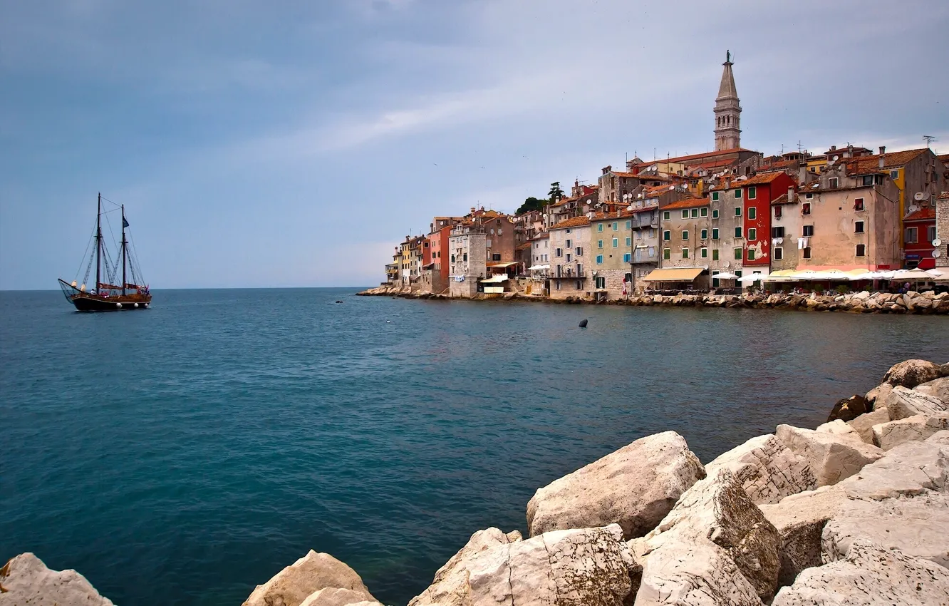 Фото обои камни, здания, яхта, набережная, Хорватия, Istria, Croatia, Адриатическое море