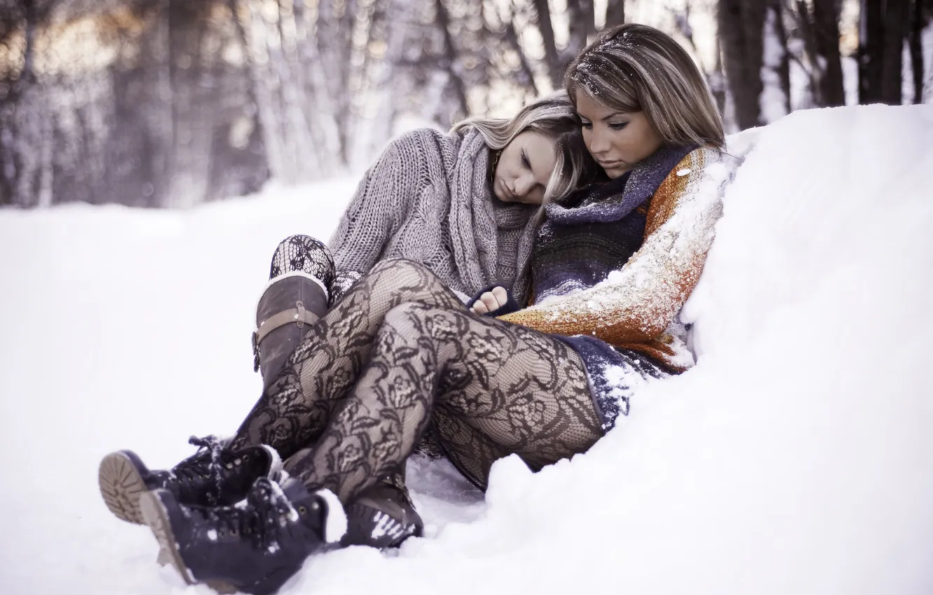 Фото обои зима, снег, девушки, две