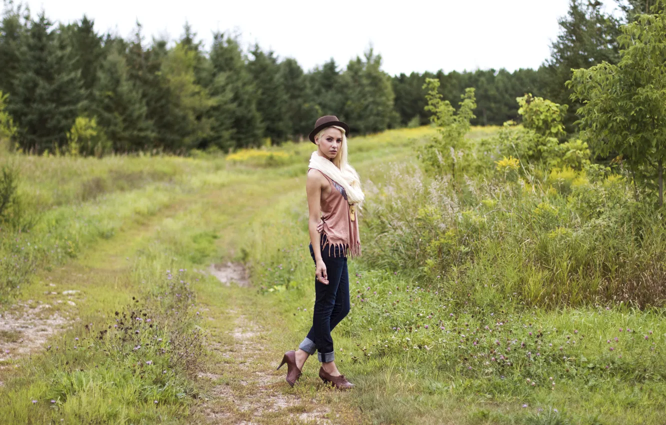 Фото обои girl, field, hat, nature, woman, model, leather, jeans