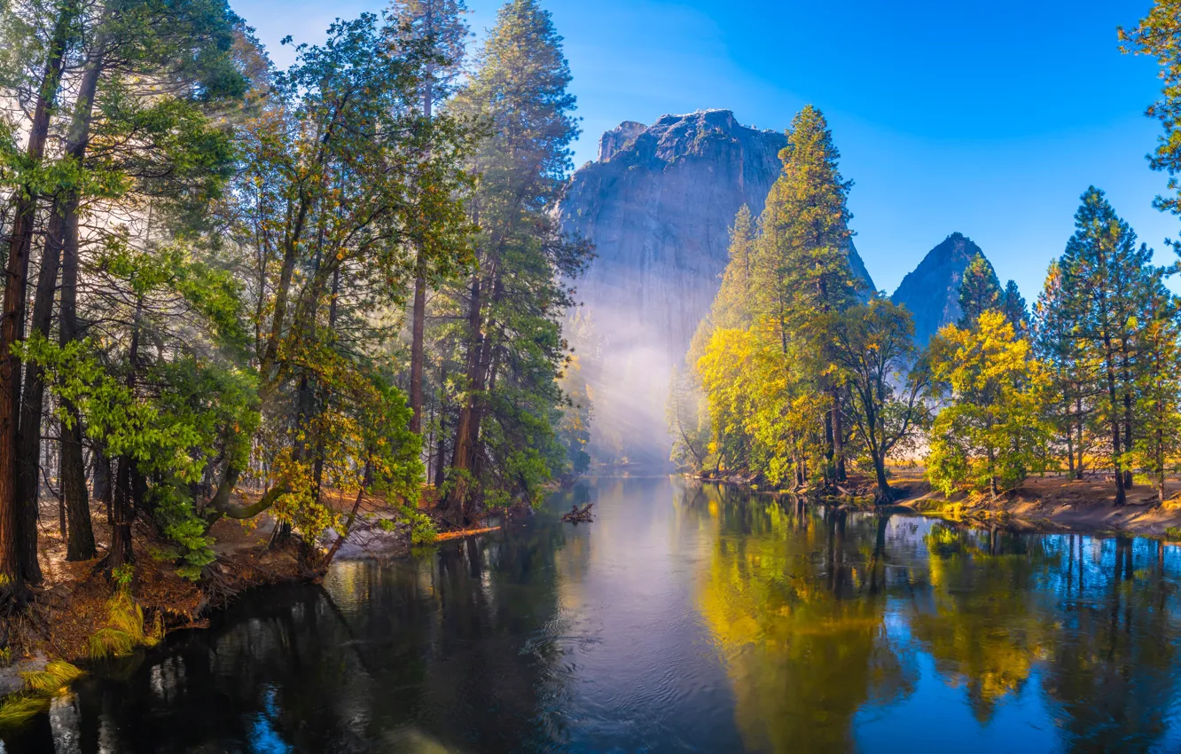 Фото обои осень, лучи, деревья, пейзаж, горы, природа, река, Калифорния