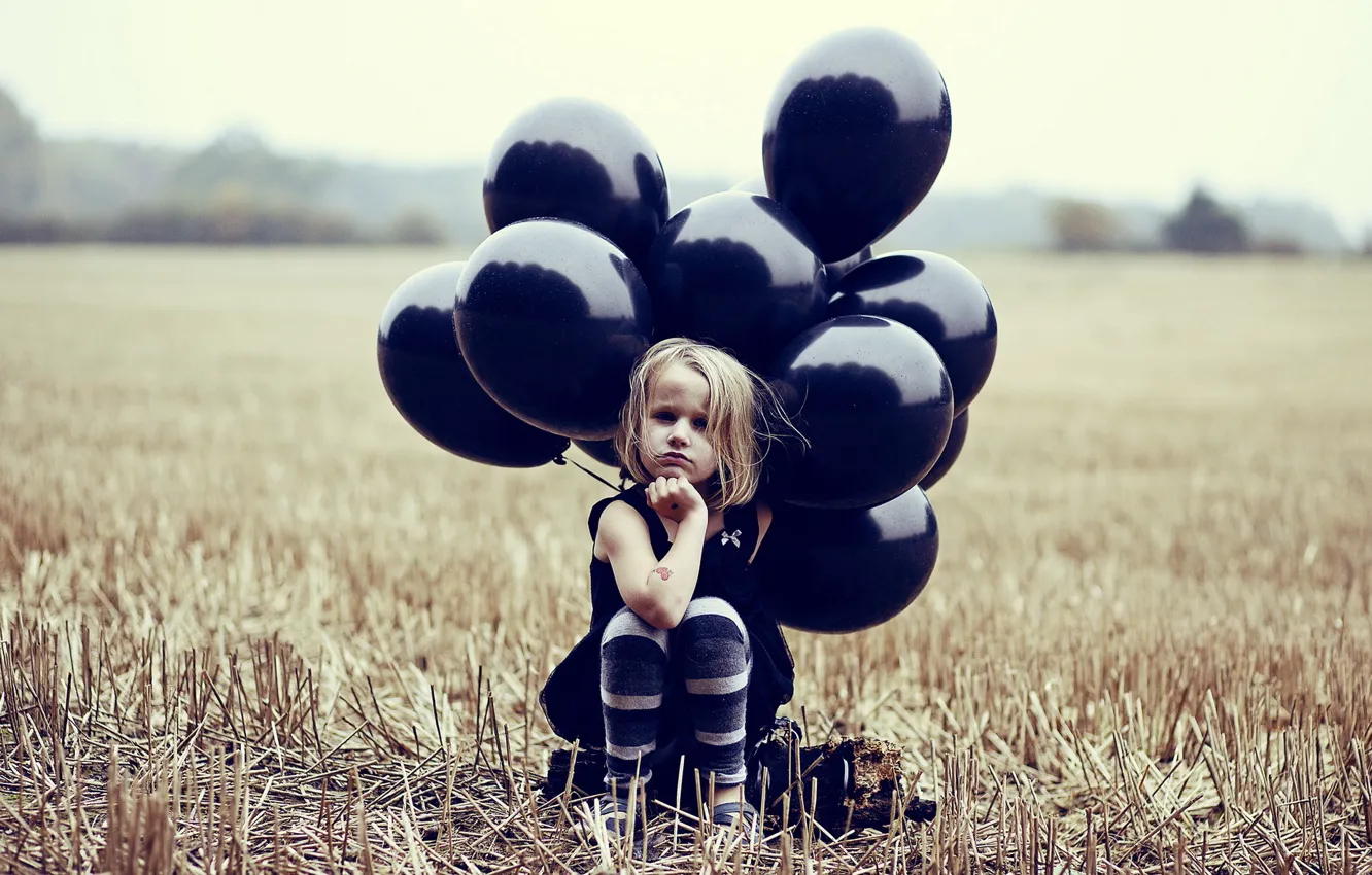 Фото обои поле, настроение, шары, девочка
